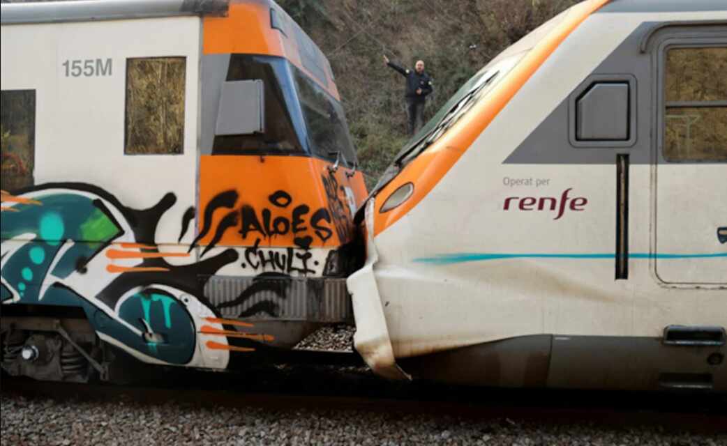 Numerous people are slightly injured in an accident involving commuter trains in Spain. Numerous people are slightly injured in an accident involving commuter trains in Spain.