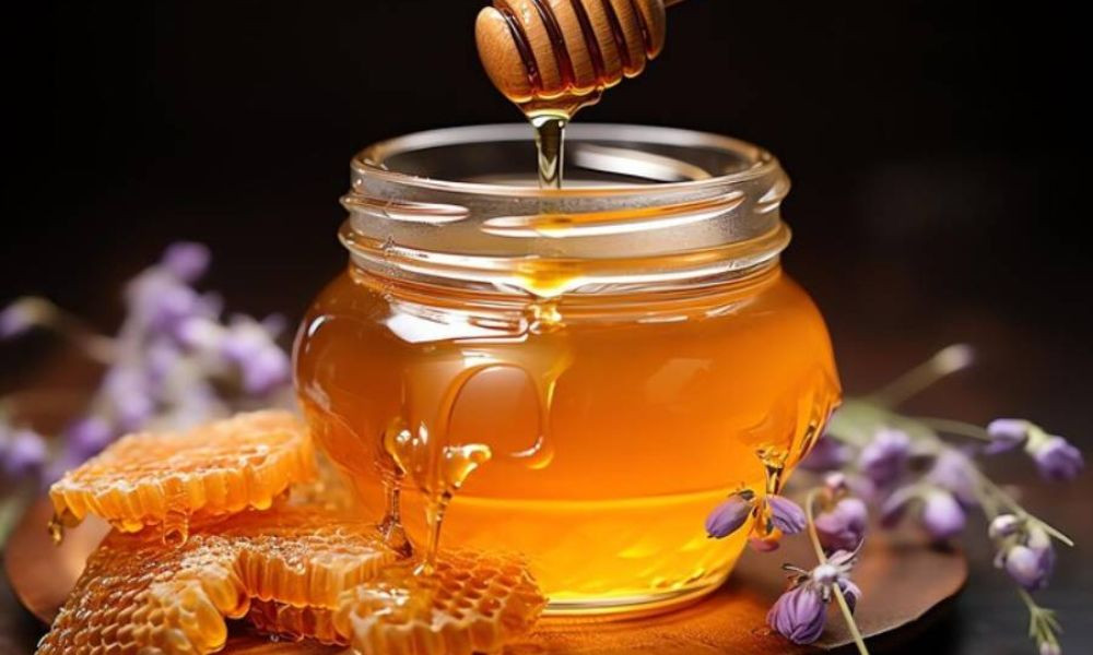 Why You Should Eat Honey in Winter: The Sweet Gift of Nature Why You Should Eat Honey in Winter: The Sweet Gift of Nature